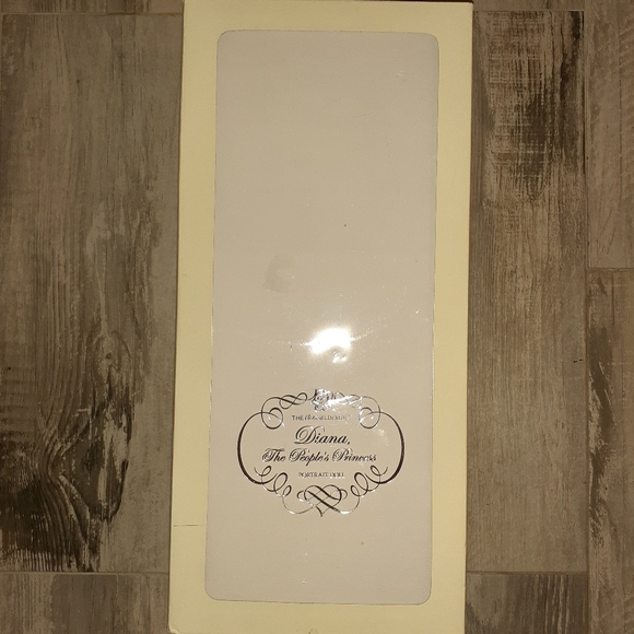 Princess Diana Porcelain Doll - Picture 10 of 10